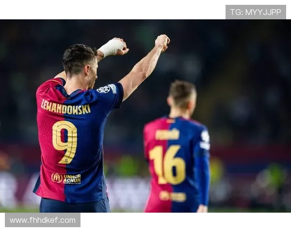 莱万将等待巴萨决定后再考虑其他俱乐部交流